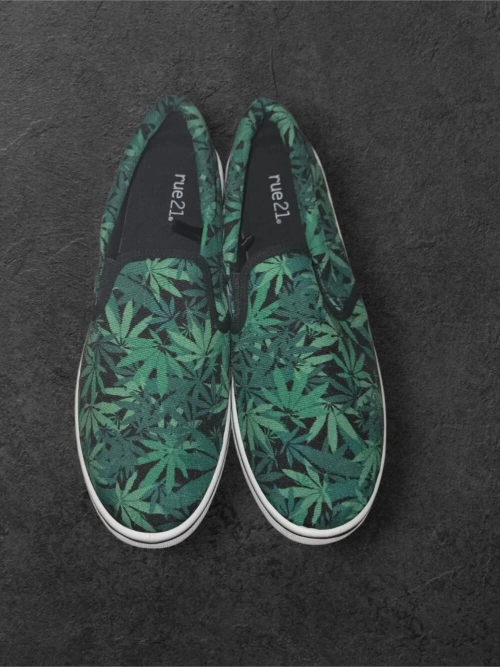 Rue21 Green Leaf Print Slip-On Sneakers Size 10 NWOT